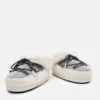 Moon Boot X Guest in Residence Evx Chalet White Sand Klapki z sztucznym futrem Moon Boot X Guest in Residence Evx Chalet White Sand Klapki z sztucznym futrem